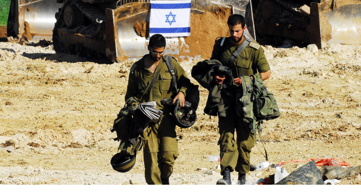 2 Israeli soldiers walking together